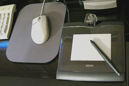 Wacom's Graphire 3 pen tablet on my desk ...